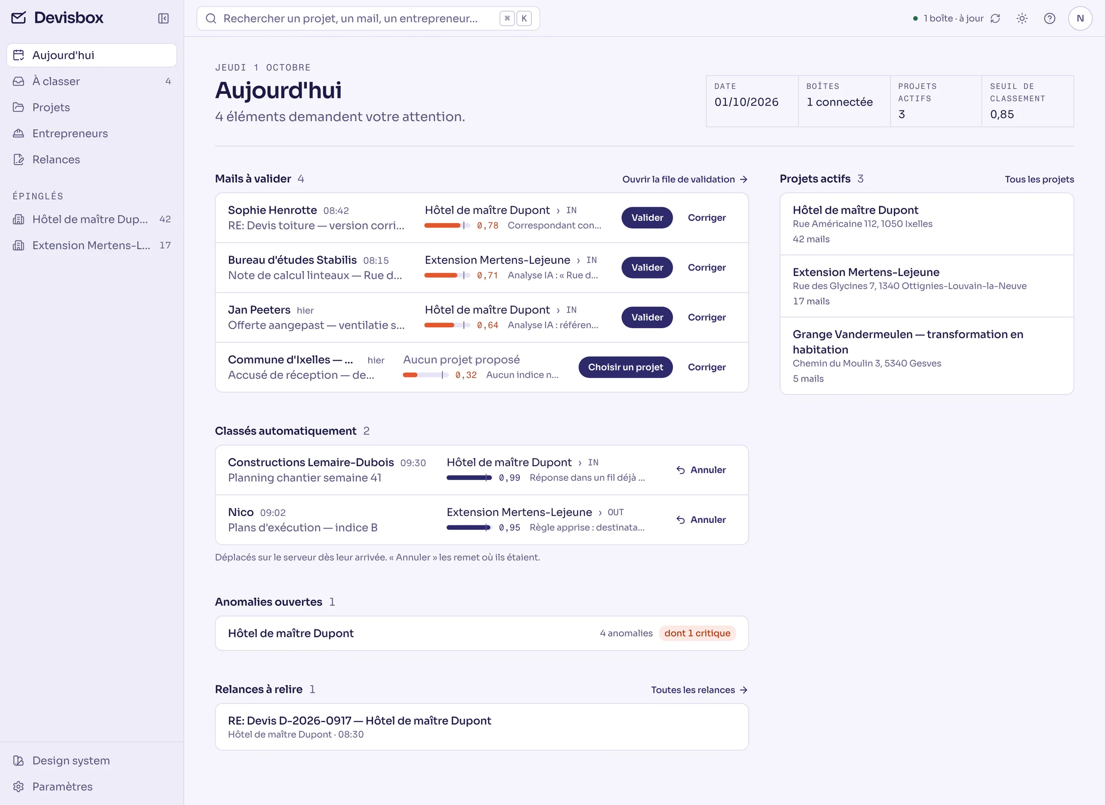 Écran « Aujourd'hui » d'Devisbox : mails à valider avec leur taux de confiance, mails classés automatiquement, projets actifs.